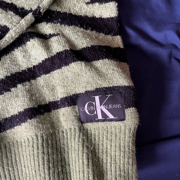 Green Zebra Striped Calvin Klein Sweater - Picture 2 of 3